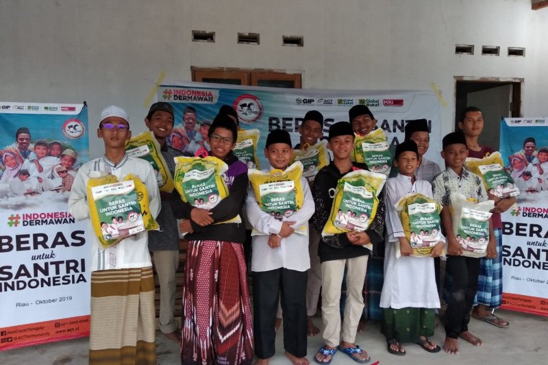 ACT salurkan satu ton beras untuk santri Pesantren Al Baido Pekanbaru