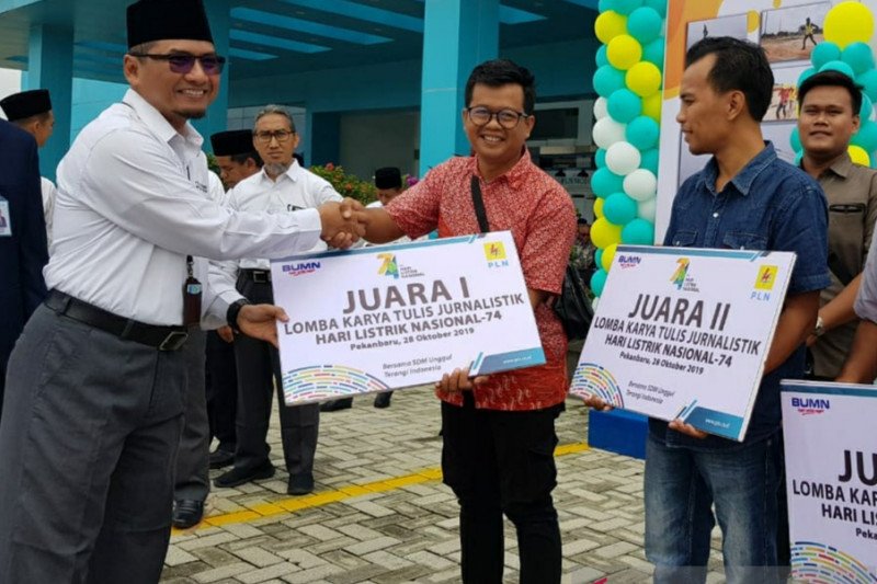 Jurnalis ANTARA raih juara pertama Hari Listrik Nasional Riau-Kepri