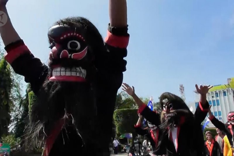 Semarak pawai budaya di Hari Sumpah Pemuda di Semarang