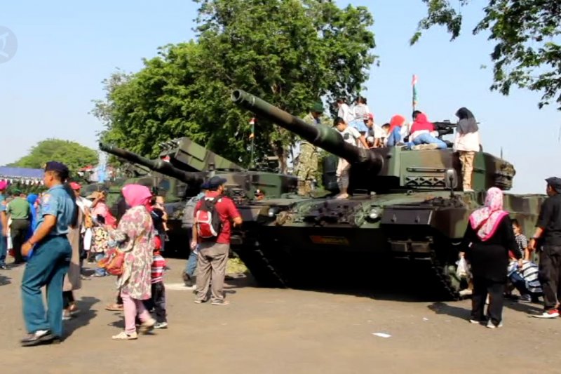 Gartap III Surabaya pamerkan Alutsista TNI untuk masyarakat