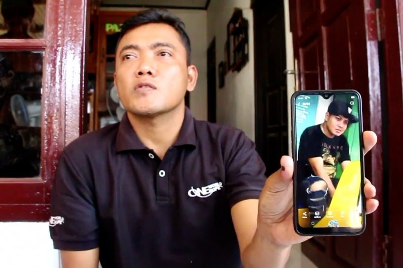 Keluarga Almarhum Wartono menanti kepulangan jenazah