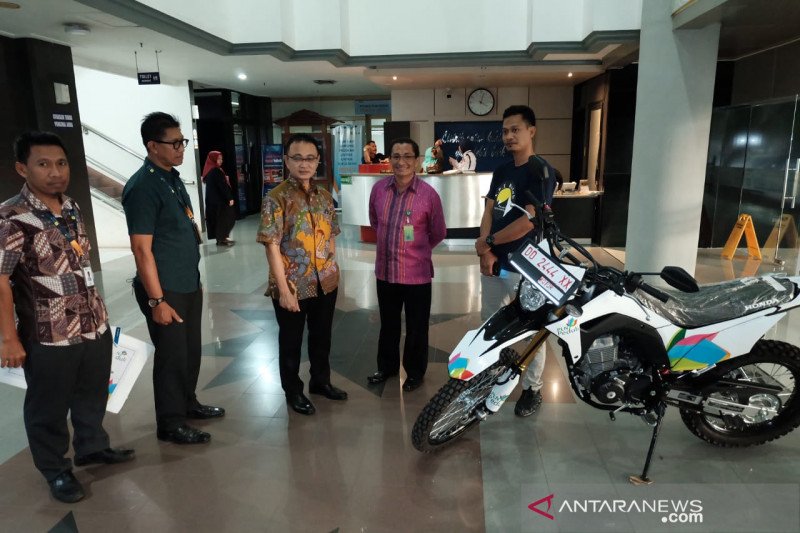 PT PLN serahkan bantuan motor untuk Taman Nasional Bantimurung