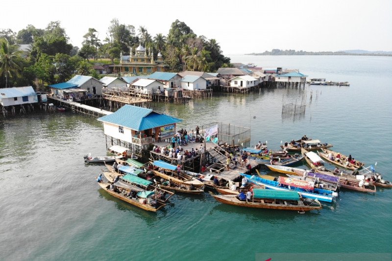 Puluhan sampan ramaikan lomba mancing di Pulau Akar