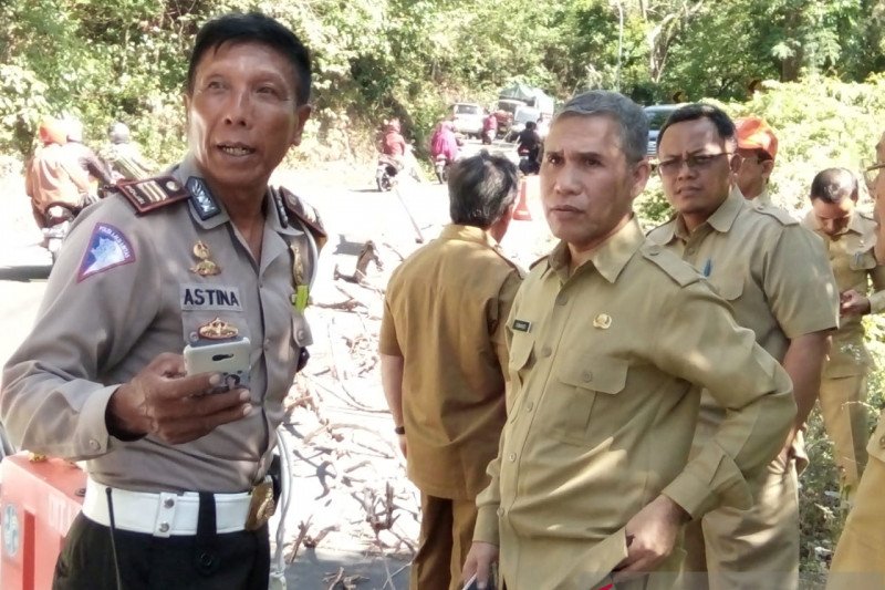 Penjabat Sekda Pemprov NTB memastikan perbaikan jalur wisata Pusuk