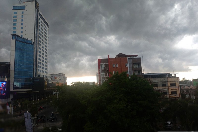 Kota Makassar dan sekitarnya diguyur hujan