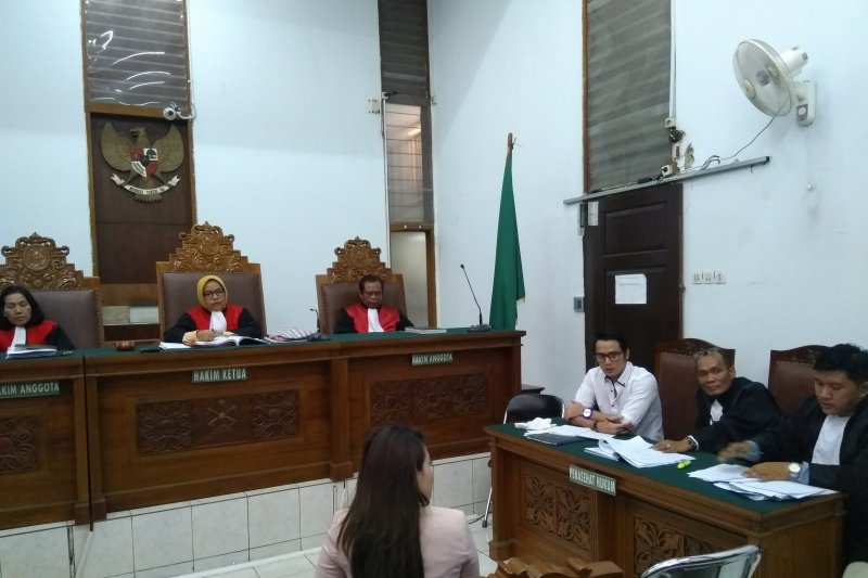 Keterangan Rahel dan Kris Hatta berbeda terkait kasus kekerasan