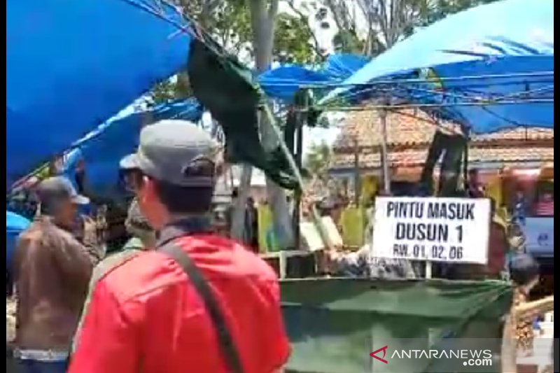 Warga antusias sukseskan Pilkades di Garut meski diwarnai terjangan angin kencang