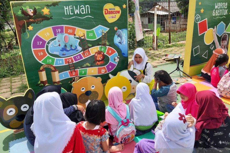 DANCOW berbagi tips pola asuh anak pada 5.500 orang tua
