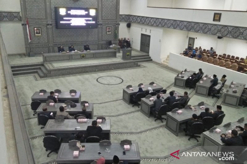 Defisit anggaran, DPRD dorong Pemkab Cianjur kaji ulang penyertaan modal di BUMD