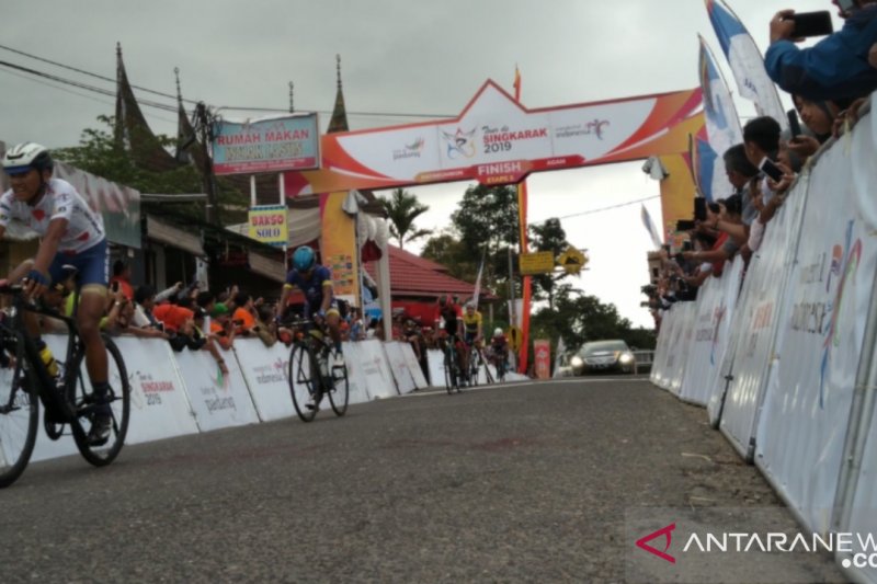 Pebalap hadapi tantangan etape terpanjang Tour de Singkarak