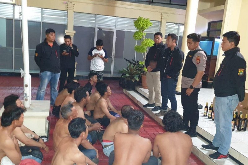 Polisi bekuk belasan penagih utang dan juru parkir liar di Kembangan