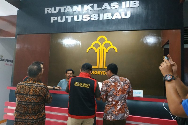 Bupati Kapuas Hulu angkat bicara terkait kasus direktur BUMD