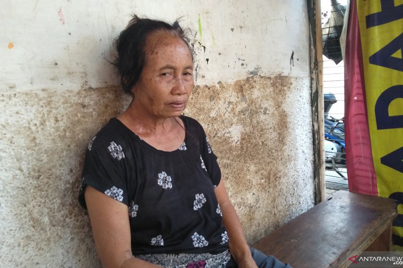 Seorang penjual sayur diteror dengan cairan kimia