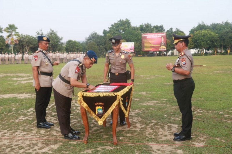 Tiga pejabat utama Polda Kepri dimutasi