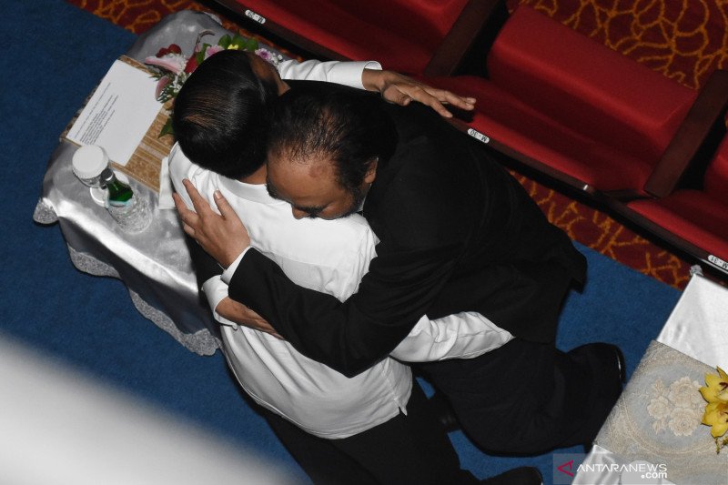 Surya Paloh: Sebenarnya saya ingin peluk erat Jokowi