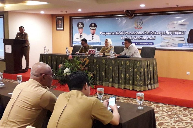 Disdukcapildalduk dan KB Sulsel terbitkan buku KIE berbasis kearifan lokal