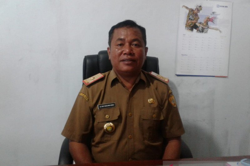 Sejumlah warga Baubau mengurus pindah penduduk karena melamar CPNS