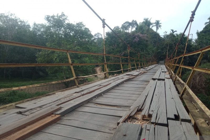 Jembatan Tak Layak Pakai Masyarakat Mintai Akses Baru