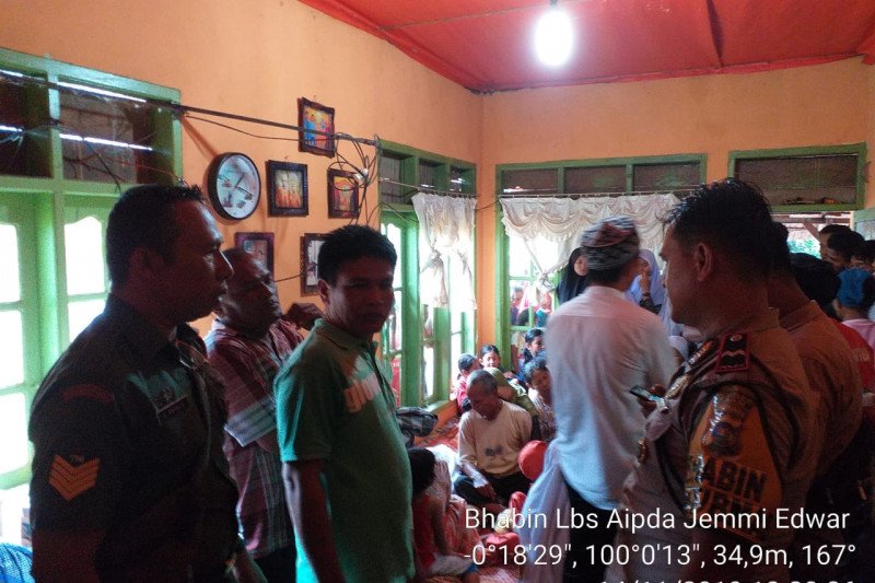 Curiga tak mendengar azan, garin mushala di Agam ditemukan tewas tergantung