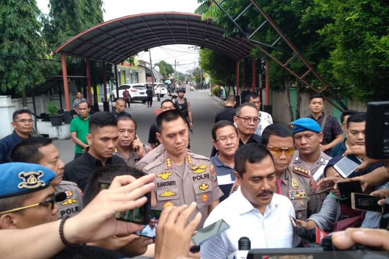 Densus 88 Antiteror amankan dua orang terduga teroris di Medan