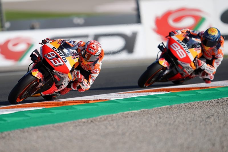 Marquez kawinkan tiga gelar untuk Honda di Valencia, sedangkan Lorenzo pamitan