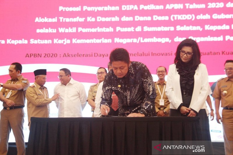 Gubernur Sumsel serahkan DIPA kabupaten kota