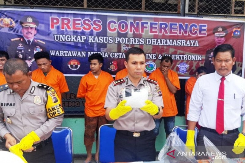 Polisi Dharmasraya gagalkan peredaran satu kilogram sabu-sabu