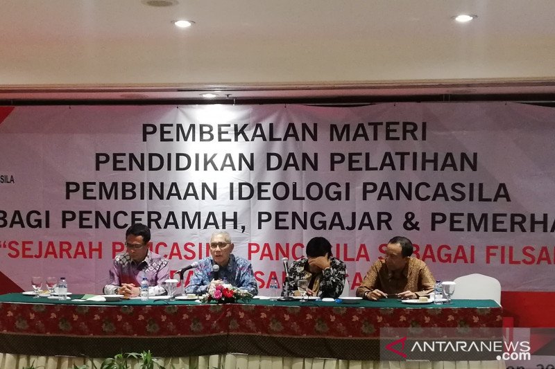 Try Sutrisno: Komitmen terhadap Pancasila terus di-"refresh"
