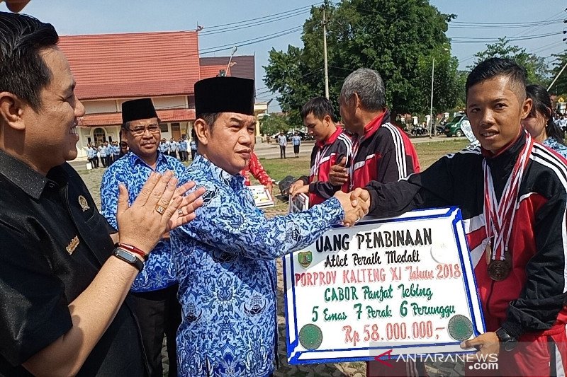 Bupati Barito Timur tepati janji berikan bonus peraih medali Porprov