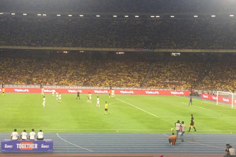 Indonesia vs Malaysia diwarnai insiden saling lempar antarpendukung