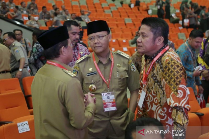 Gubernur : Masyarakat inginkan bukti nyata dari pemerintah