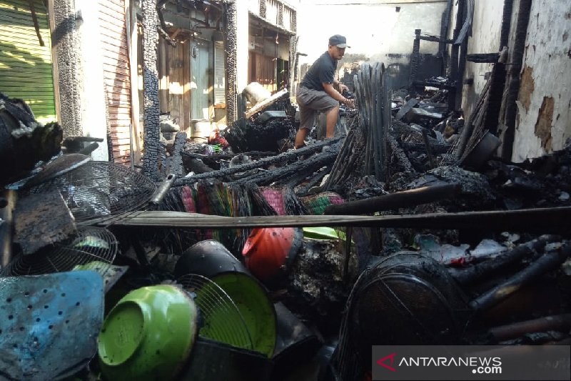 Kebakaran pasar Guntur Garut sebabkan kerugian ratusan juta rupiah