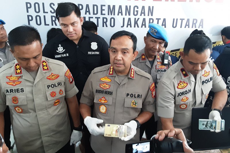 Hati-hati dolar Amerika palsu