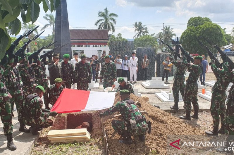 Makam mantan Gubernur Sulut dipindahkan ke TMP