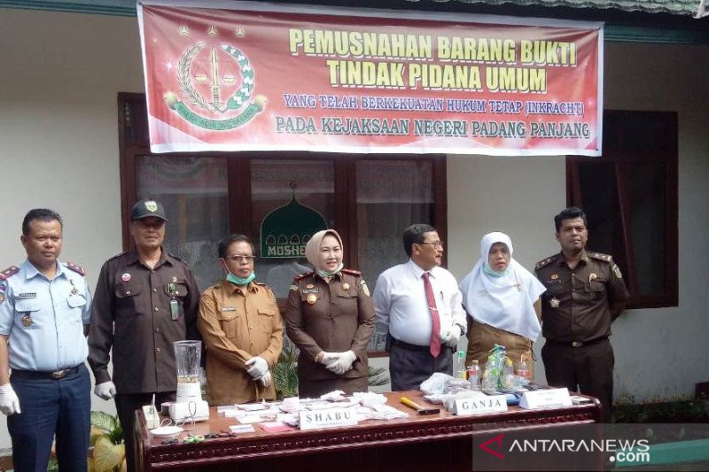 Kejari Padangpanjang musnahkan narkoba hasil tindak pidana
