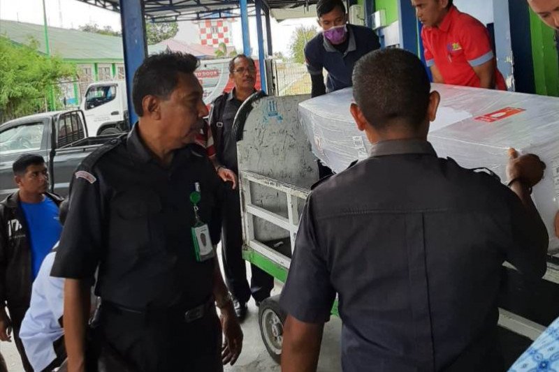 Jenazah pekerja migran asal NTT Reinaldo tiba di Kupang