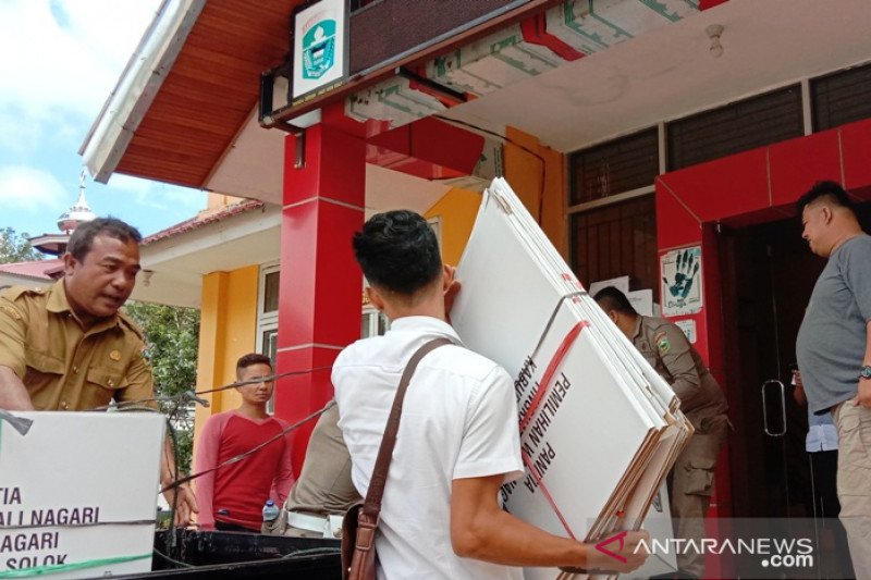P2WN Kabupaten Solok distribusikan logistik Pilwana jelang H-2 pemilihan