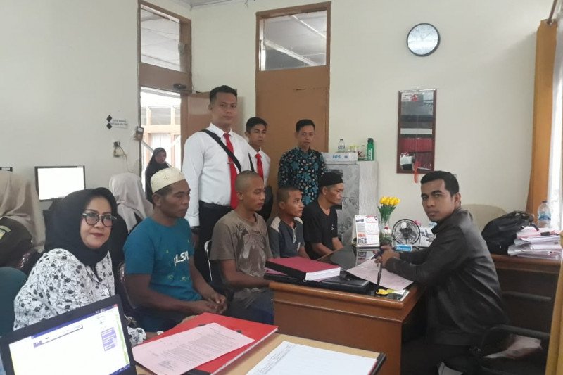 Kejari limpahkan berkas perkara dugaan pembakaran hutan ke Pengadilan Negeri Solok