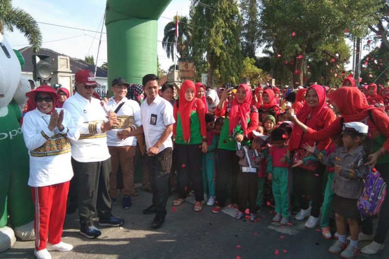 Bupati Lampung Tengah buka kegiatan jalan sehat