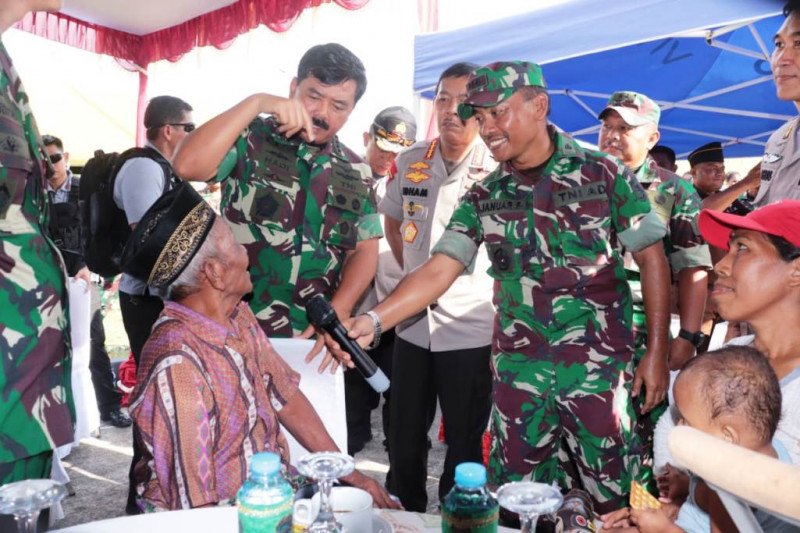 Panglima TNI dan Kapolri tinjau pelaksanaan bakti sosial di perbatasan RI-PNG