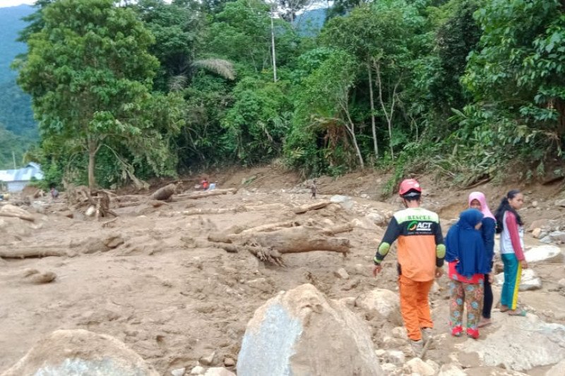 Penyaluran bantuan ACT bagi korban banjir di Solok Selatan terkendala akses
