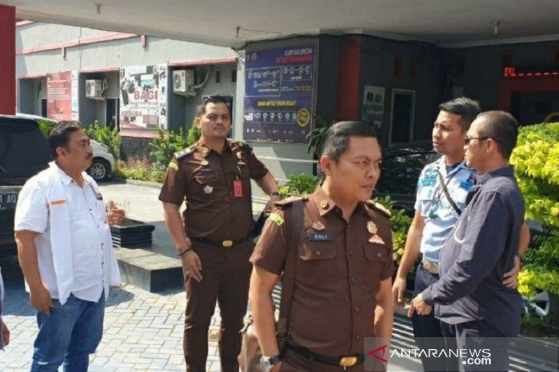 Kejati Riau menahan mantan anggota DPRD Bengkalis tersangka korupsi