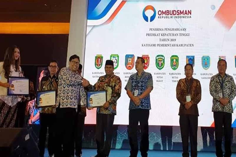 Pemkab Kobar raih penghargaan pelayan publik dari Ombudsman
