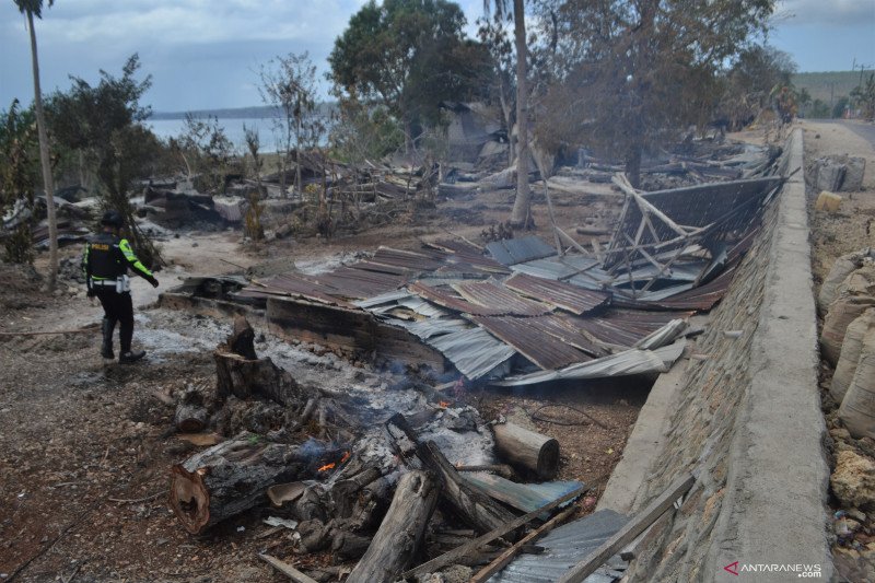 25 RUMAH DIBAKAR KONFLIK DI BUTON TENGAH