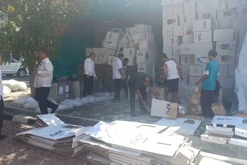 10.275 Lembar logistik bekas pemilu dipilah