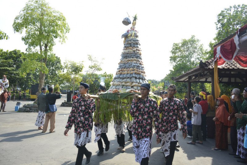 Masyarakat Salakan gelar Merti Bumi sebagai syukur atas hasil bumi