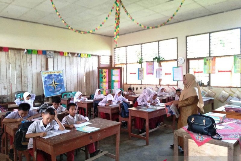 Sempat terhenti, aktivitas belajar siswa di SDN 22 Batang Lingkin kembali berlangsung