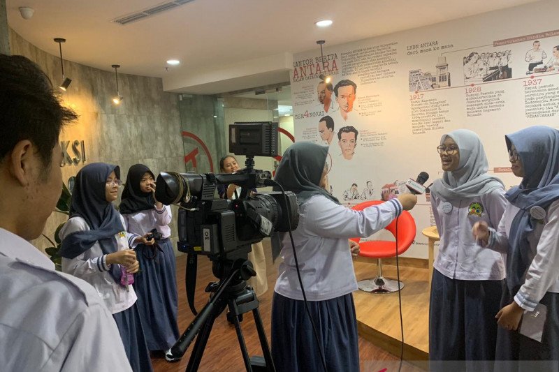 Siswa sekolah karakter belajar jadi jurnalis di ANTARA