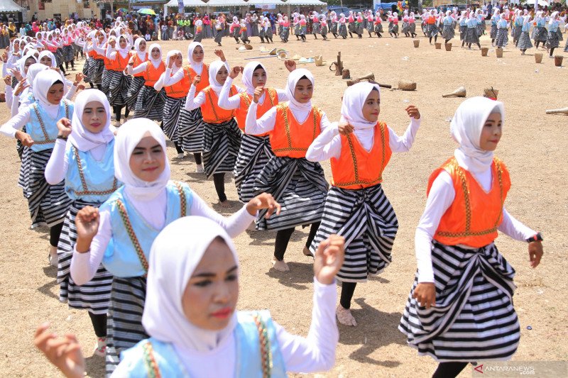 TARI KOLOSAL BUTON SELATAN FESTIVAL