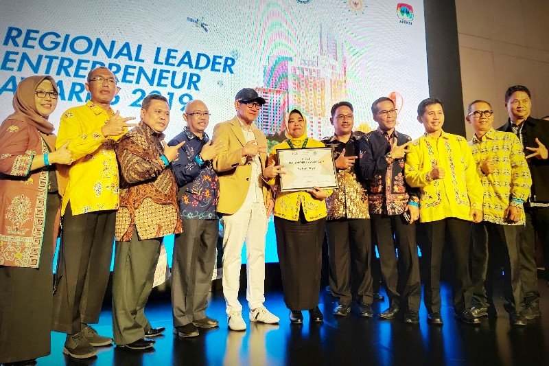 Penghargaan Bupati Entrepreneur Award 2019 buah kekompakan masyarakat Kobar